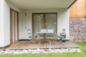 Outdoor dining - Holiday Apartment "Christa Zirm" with Garden, Terrace and Wi-Fi near many Ski Resorts (Ortisei)