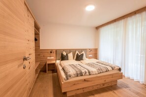 2 bedrooms, free WiFi, bed sheets - Holiday Apartment "Christa Zirm" with Garden, Terrace and Wi-Fi near many Ski Resorts (Ortisei)