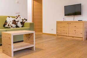 TV - Holiday Apartment "Christa Zirm" with Garden, Terrace and Wi-Fi near many Ski Resorts (Ortisei)