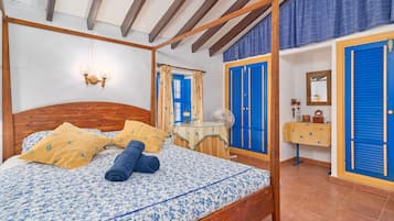 5 bedrooms, iron/ironing board, free WiFi, bed sheets