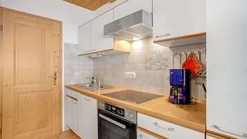 Kühlschrank, Ofen, Herdplatte, Geschirrspüler