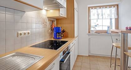 Apartment "König im Obergeschoss" with Balcony, WLAN, Garden & Mountain View