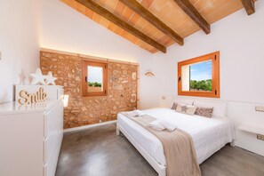 6 dormitoris, planxa i posts de planxar, wifi gratuïta i roba de llit 