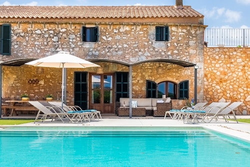 Stunning Holiday Home Sa Pleta with Mountain View, Wi-Fi, Balcony, Garden