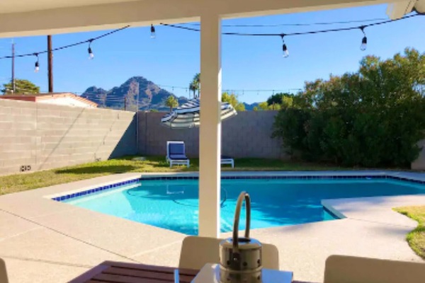 Utomhuspool och uppvärmd pool