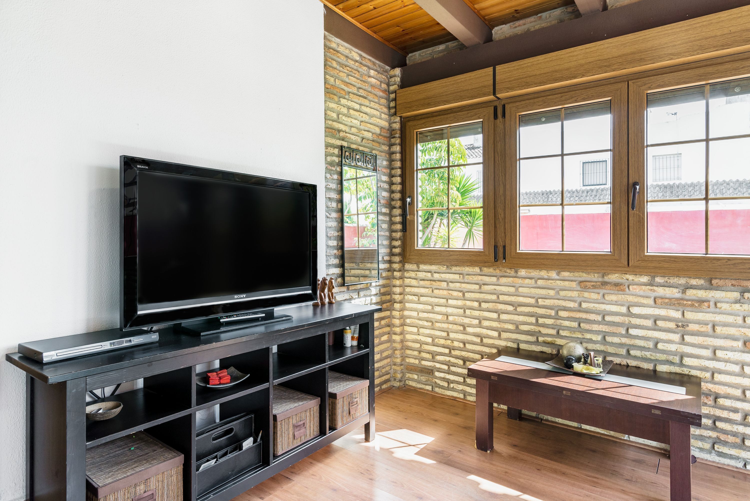 Fernseher, Kamin, DVD-Player, Stereoanlage