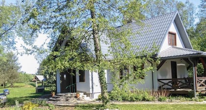 Schönes alleinstehendes Ferienhaus für 6 Personen mit Terrasse und Haustiere erlaubt