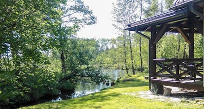 Schönes alleinstehendes Ferienhaus für 6 Leute mit Terrasse und Haustiere erlaubt