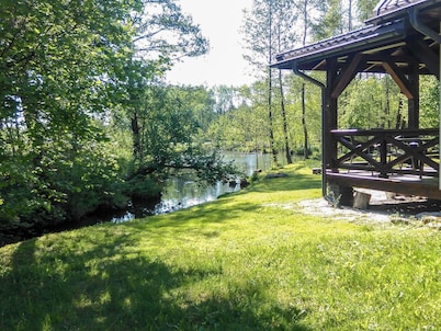 Stunning private villa for 6 guests with terrace and pets allowed