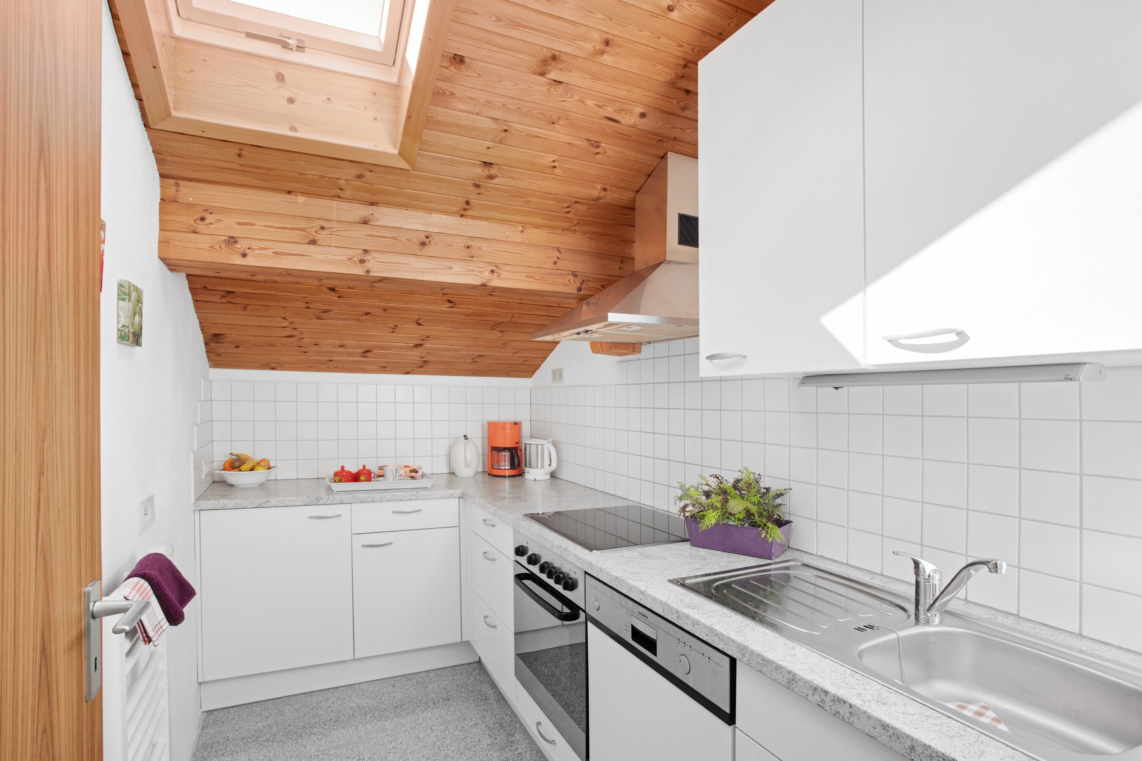 Frigorifero, forno, piano cottura, lavastoviglie