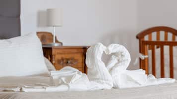 2 bedrooms, iron/ironing board, free WiFi, bed sheets