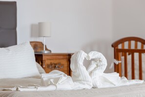 2 bedrooms, iron/ironing board, free WiFi, bed sheets