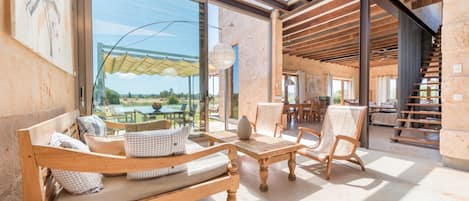 Fernseher, Stereoanlage