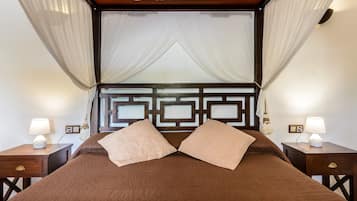 5 bedrooms, iron/ironing board, free WiFi, bed sheets