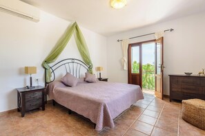 5 bedrooms, iron/ironing board, free WiFi, bed sheets - Beautiful Villa Can Cosmi with Wi-Fi, Pool, Terraces, Garden & Balcony; Parking Available (Es Canar)