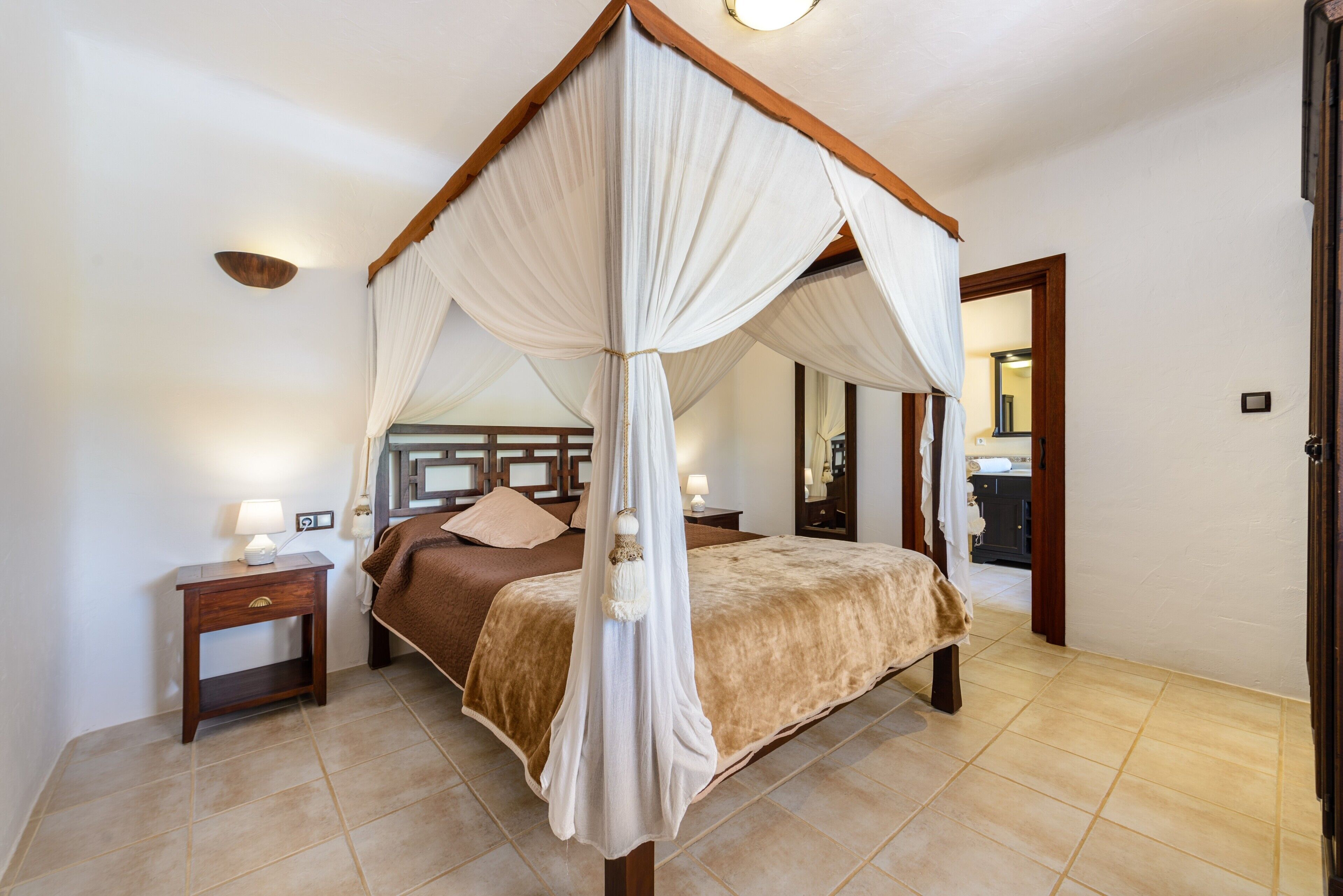 5 makuuhuonetta, silitysrauta/-lauta, ilmainen Wi-Fi, vuodevaatteet