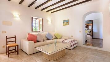 TV, fireplace, ping pong, stereo