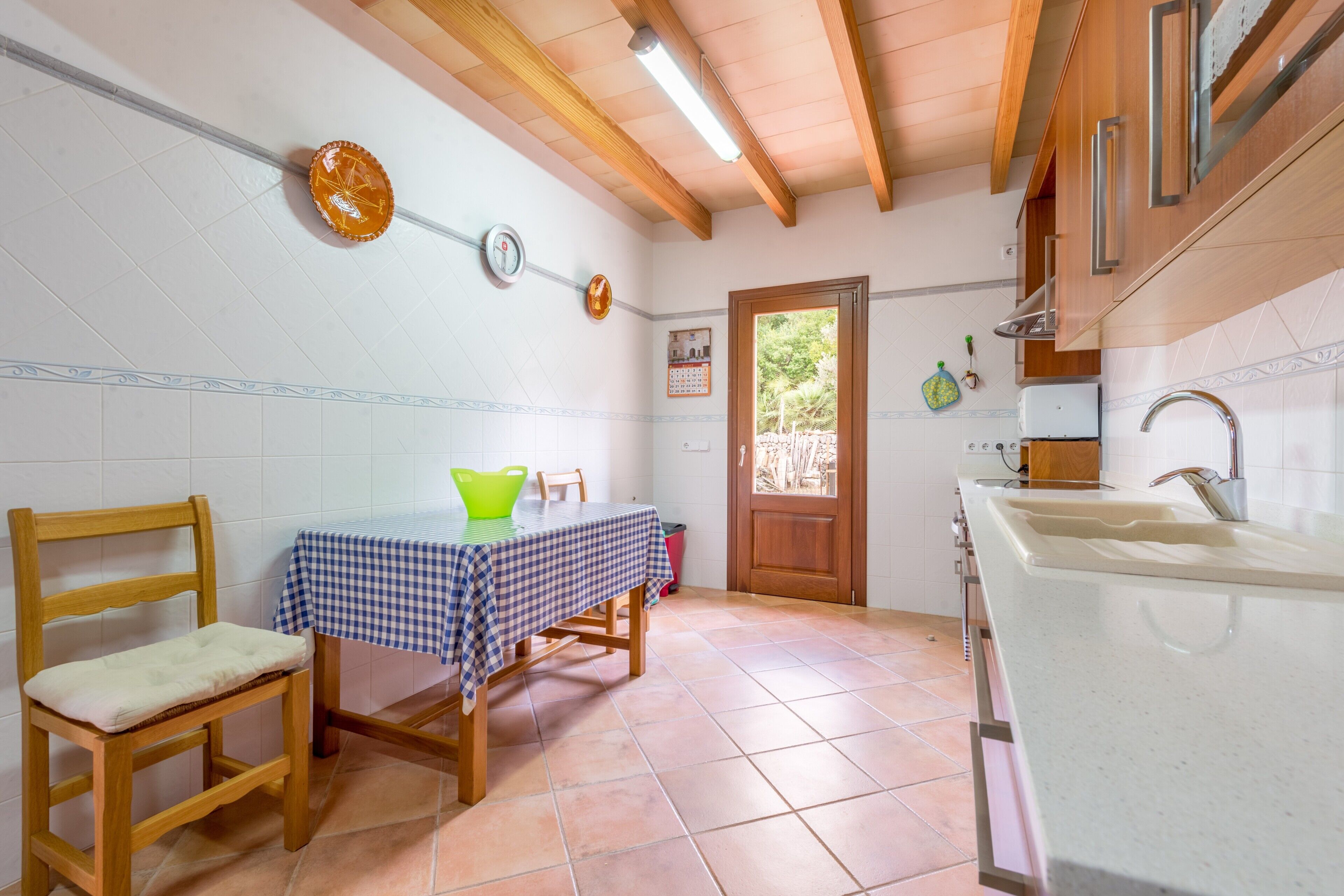 Kylskåp, mikrovågsugn, ugn och spishäll