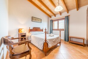 4 bedrooms, iron/ironing board, free WiFi, bed sheets - Finca "Villa Ca na Siona" in a Rural Idyll and Near the Beach (Alcudia)