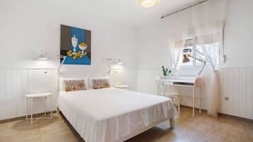 6 bedrooms, iron/ironing board, free WiFi, bed sheets