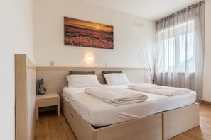 Een strijkplank/strijkijzer, gratis wifi, beddengoed