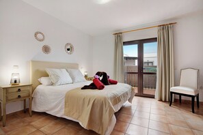 3 bedrooms, iron/ironing board, free WiFi, bed sheets - Charming Villa "Susana" with Mountain View, Garden, Terrace & Pool (La Oliva)