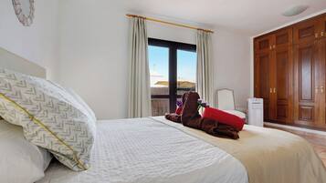 3 dormitorios, tabla de planchar con plancha, wifi gratis y ropa de cama