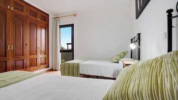 3 dormitorios, tabla de planchar con plancha, wifi gratis y ropa de cama