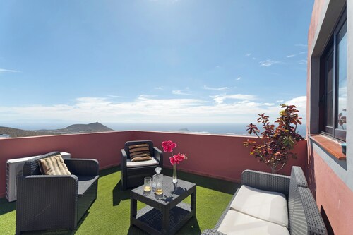 Beautiful Home Casa Alberto Santos with Rooftop Terrace, Mountain/Ocean Views & Wi-Fi
