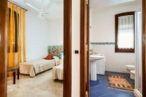 Shower, hair dryer, bidet - Private Villa with Pool and Sea Views (Custonaci)