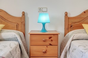 3 chambres, fer et planche à repasser, Wi-Fi gratuit, draps fournis