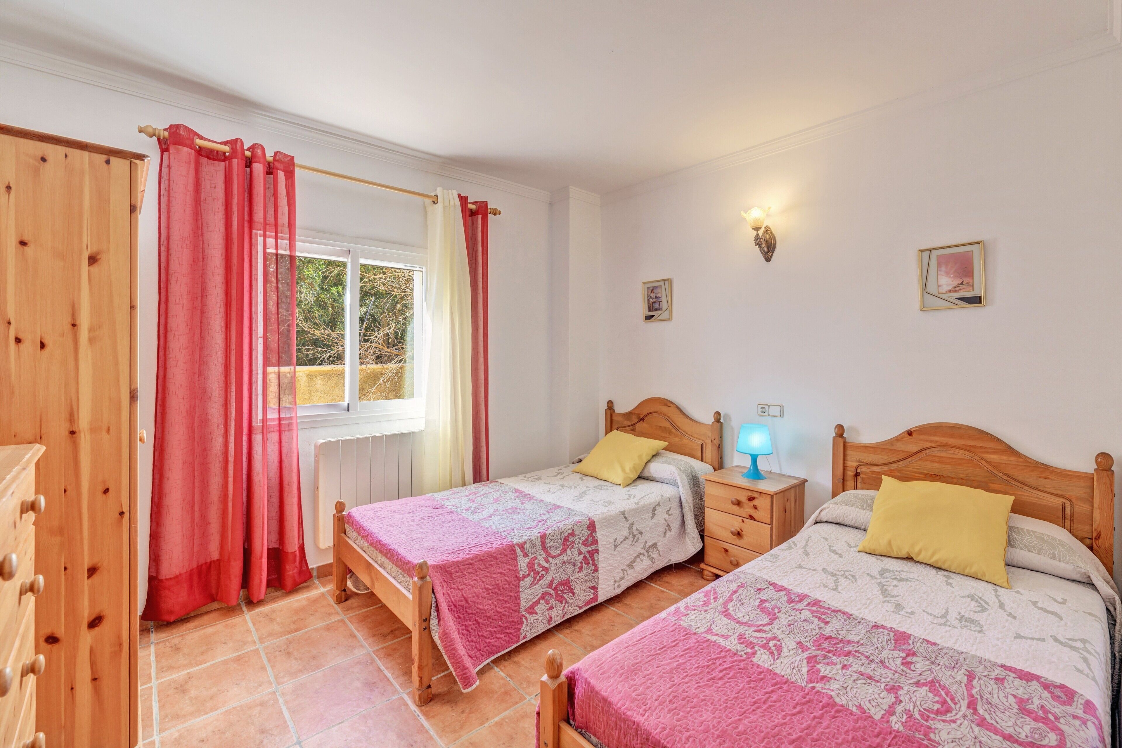 3 dormitorios, tabla de planchar con plancha, wifi gratis y ropa de cama