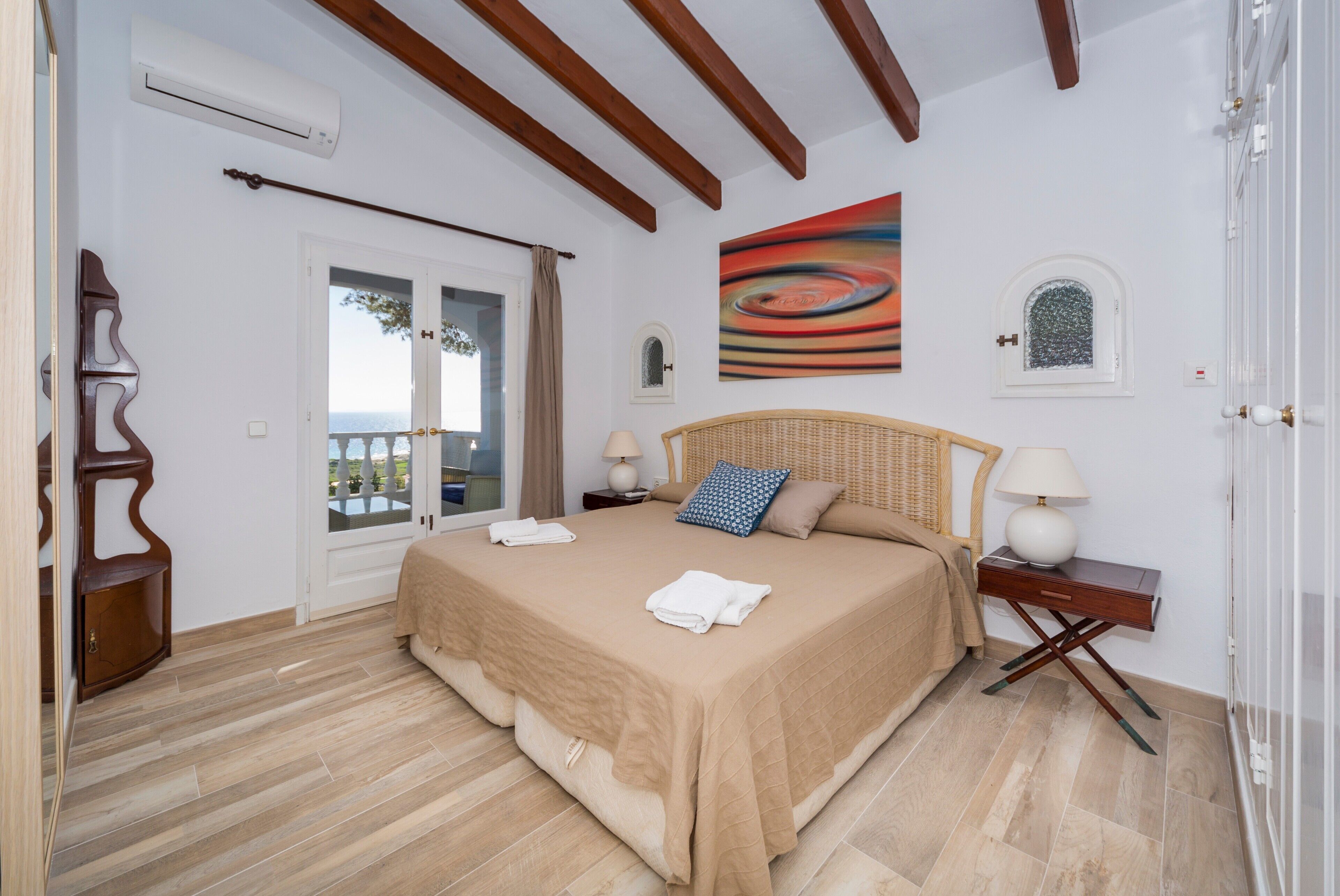 3 slaapkamers, een strijkplank/strijkijzer, gratis wifi, beddengoed