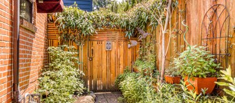 Contemporary dog-friendly studio w/ cable, WiFi, and private balcony