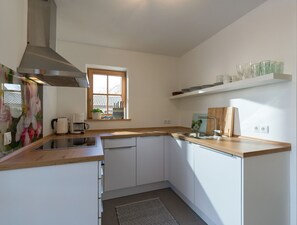Frigorifero, forno, piano cottura, lavastoviglie