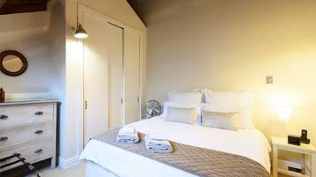 1 Schlafzimmer, Schreibtisch, Bügeleisen/Bügelbrett, Reisekinderbett