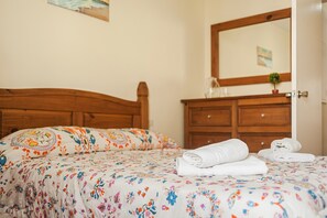3 chambres, fer et planche Ă repasser, draps fournis