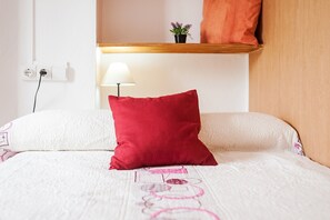 3 Schlafzimmer, Bügeleisen/Bügelbrett, Bettwäsche