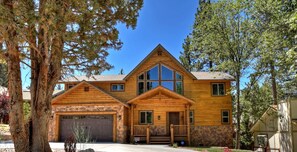 Exterior - Sunny Side Up: Pool Table, Hot Tub, Tesla Charger! (Big Bear Lake)