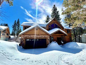 Exterior - Sunny Side Up: Pool Table, Hot Tub, Tesla Charger! (Big Bear Lake)