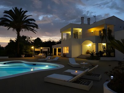 Luxury Villa "Oasis" with Pool, Panoramic Views, Wi-Fi & Large Garden
