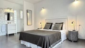 6 bedrooms, iron/ironing board, free WiFi, bed sheets