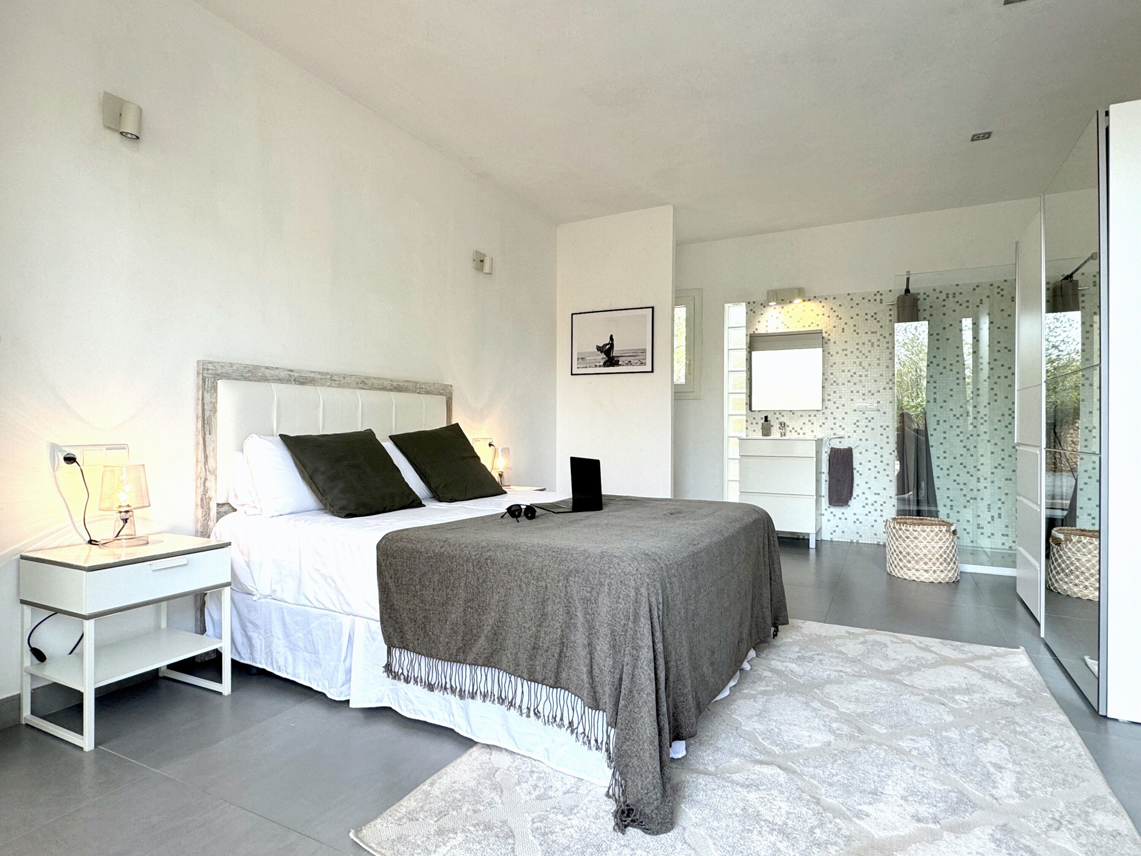 6 bedrooms, iron/ironing board, free WiFi, bed sheets