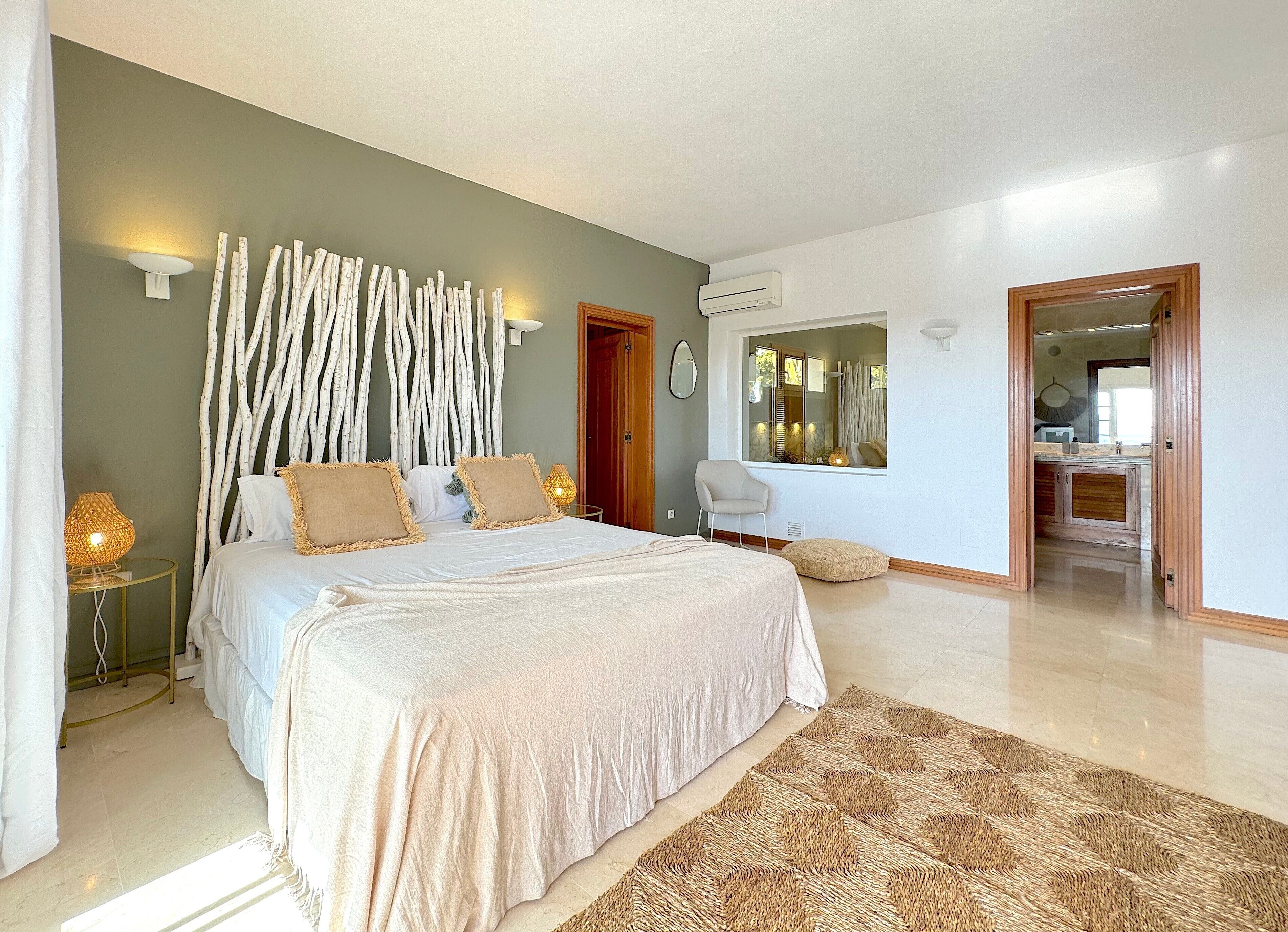 6 bedrooms, iron/ironing board, free WiFi, bed sheets