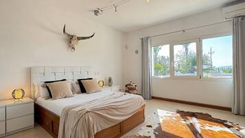 6 slaapkamers, een strijkplank/strijkijzer, gratis wifi, beddengoed