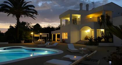 Villa de luxe "Oasis" avec piscine, vues panoramiques, Wi-Fi et grand jardin