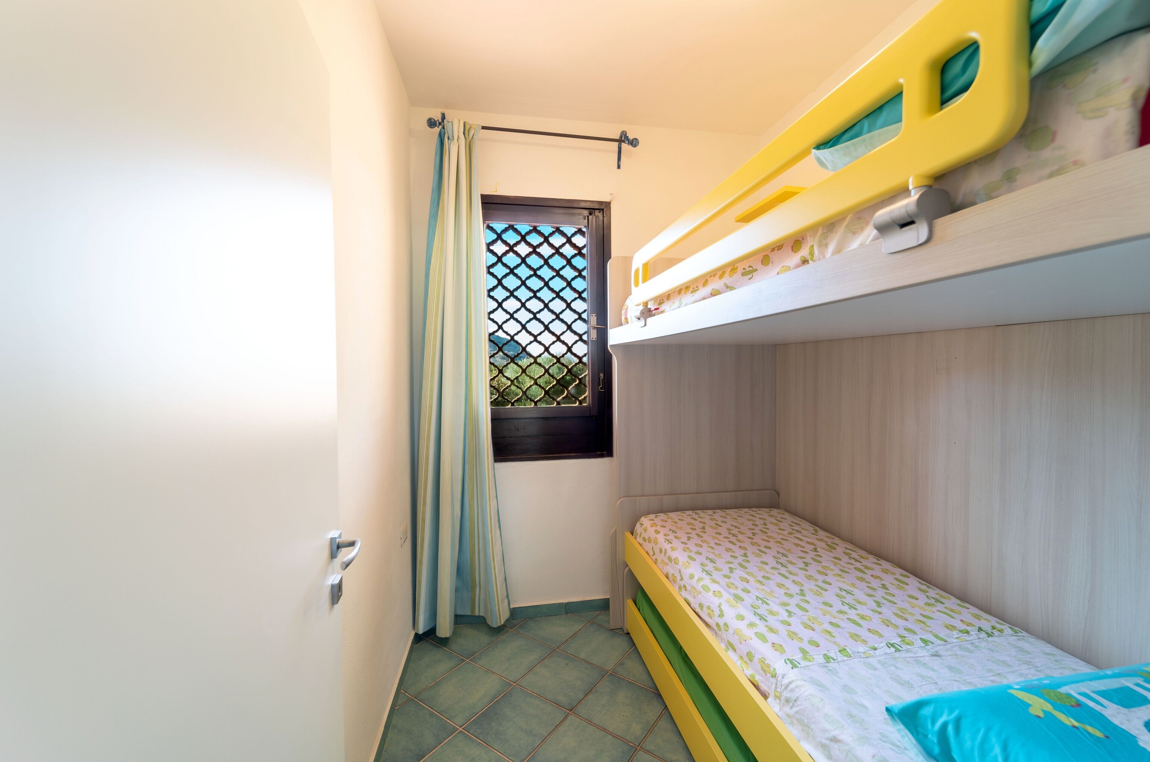 2 slaapkamers, een strijkplank/strijkijzer, beddengoed