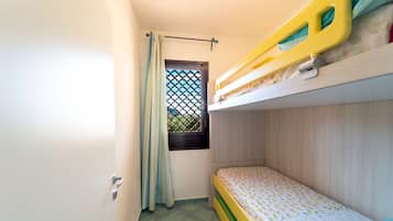 2 slaapkamers, een strijkplank/strijkijzer, beddengoed
