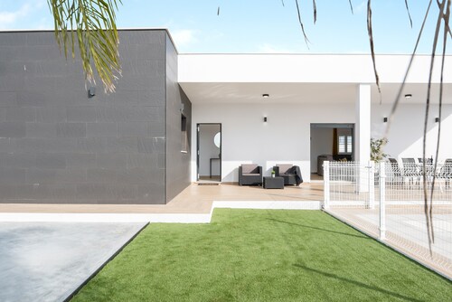 Beautiful Villa Sandra (just families) with Pool, Air Conditioning & Terraces