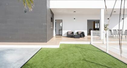 Beautiful Villa Sandra (just families) with Pool, Air Conditioning & Terraces